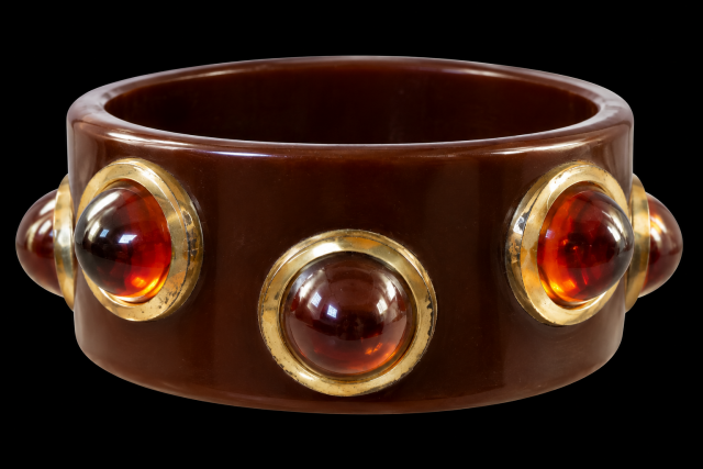 vintage chocolate bakelite bangle with lucite cabochon dots